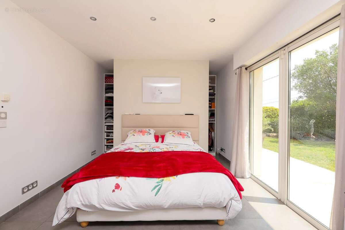 Villa independante 175 m² - piscine - stationnements - photo 11