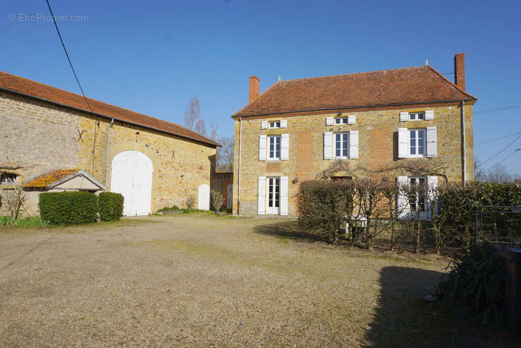 Maison à PARAY-LE-MONIAL