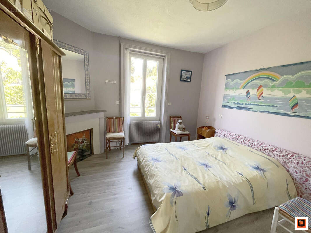 Maison à LA MONNERIE-LE-MONTEL
