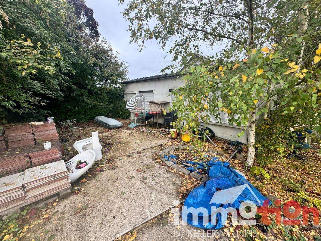 Commerce à FEUQUIERES-EN-VIMEU