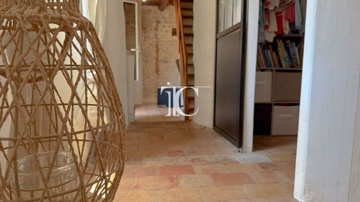 Charmante maison en pierre avec terrasse et jardin, au cur d'un village authentique - photo 7