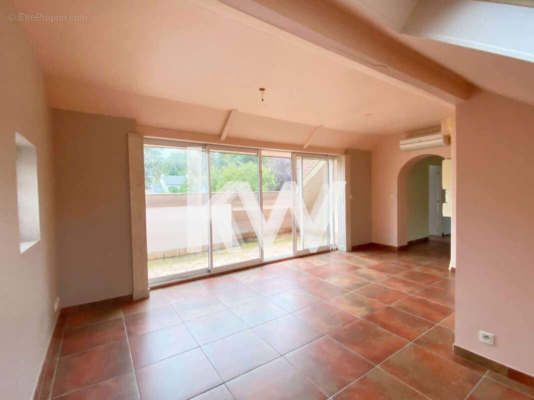 Appartement à COMBS-LA-VILLE