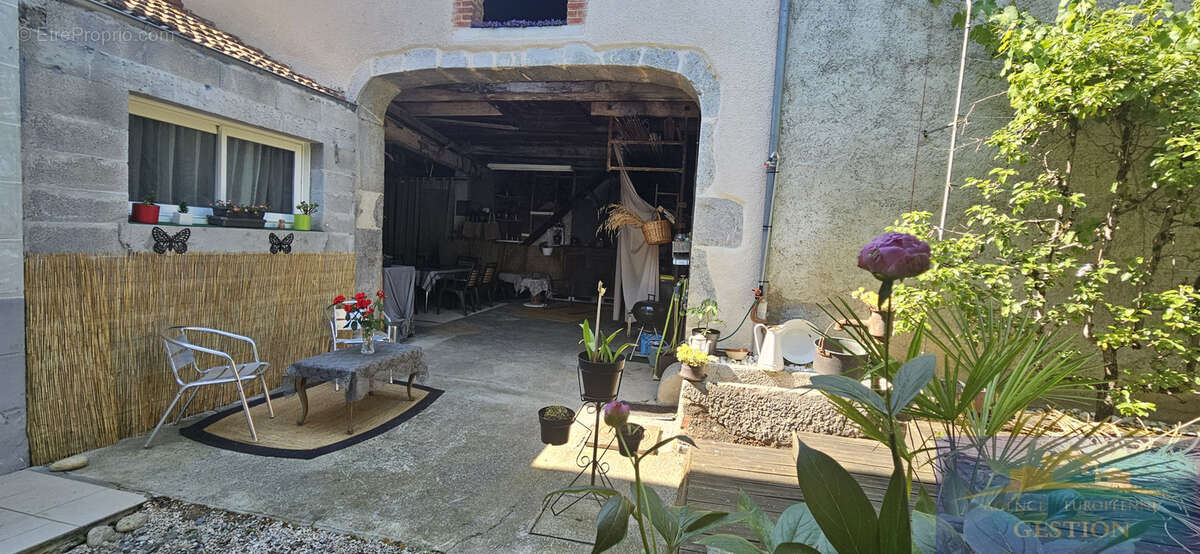 Maison à PONTACQ