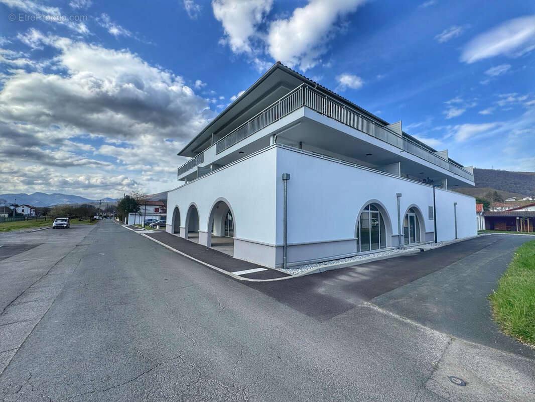 Commerce à SAINT-JEAN-PIED-DE-PORT