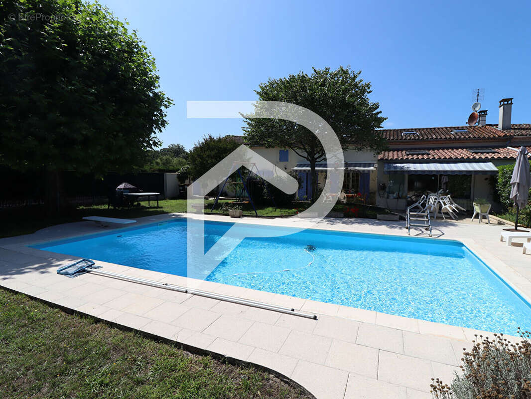 Maison à LES MATHES