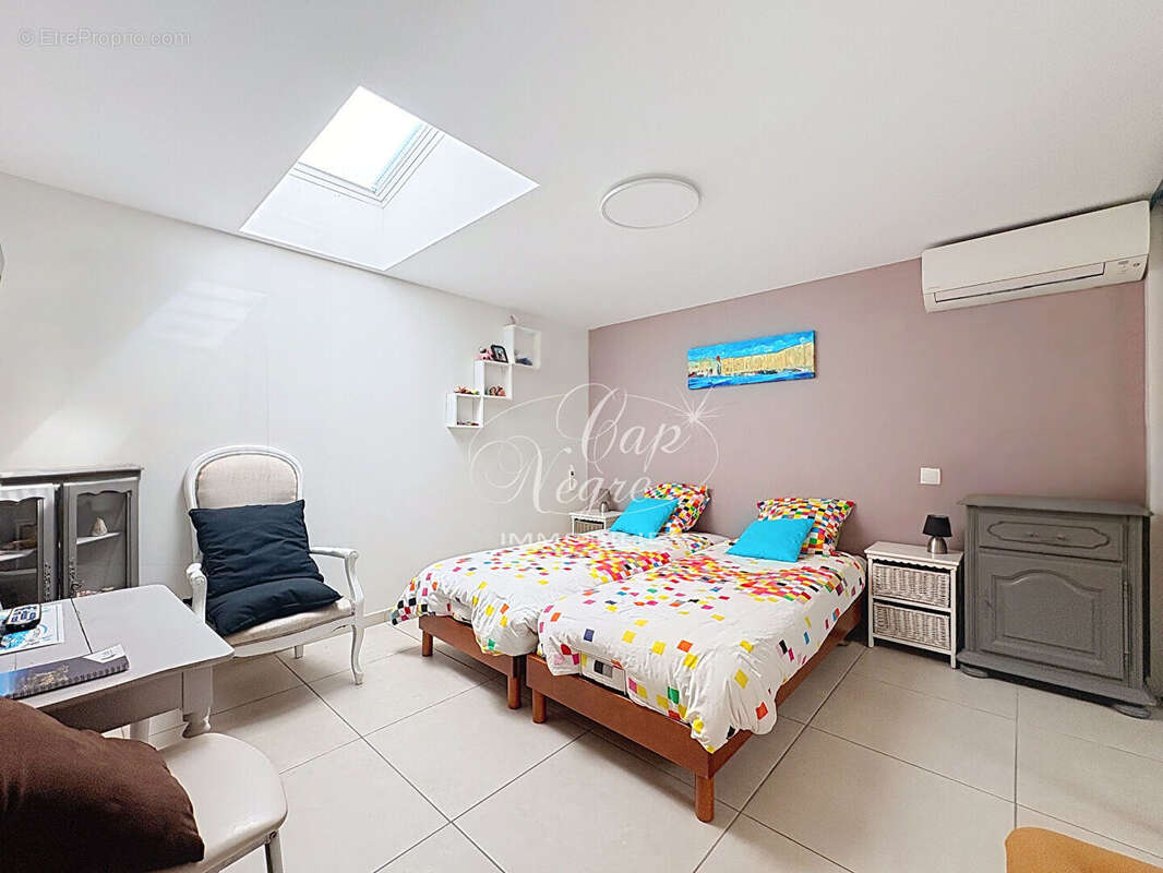 Maison rénovée proche commodités avec jardin et 3 parkings à vendre à sainte maxime - golfe de saint tropez - photo 12