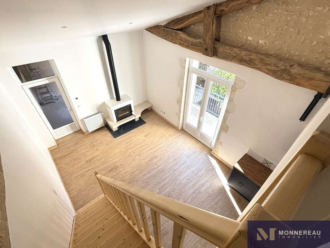 Appartement à BARBEZIEUX-SAINT-HILAIRE