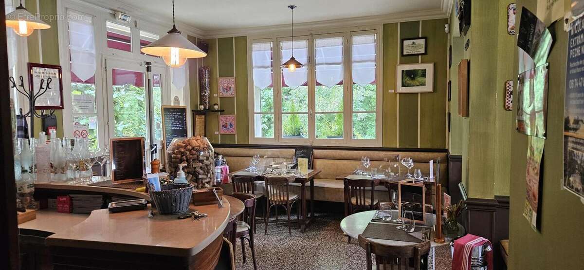 Photo 6 - Commerce à FONTAINEBLEAU