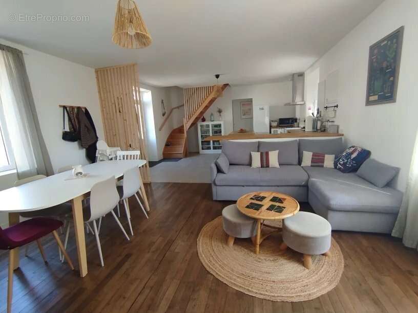 Maison à SAINT-PIERRE-DE-MAILLE