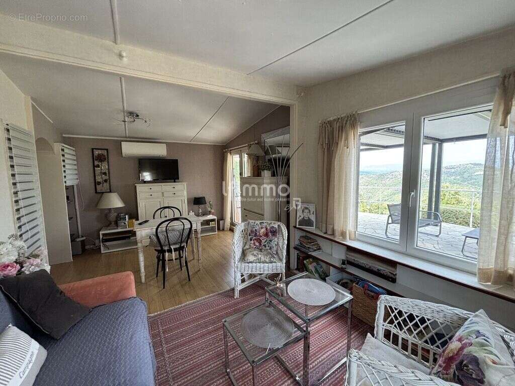 Maison à LE MUY