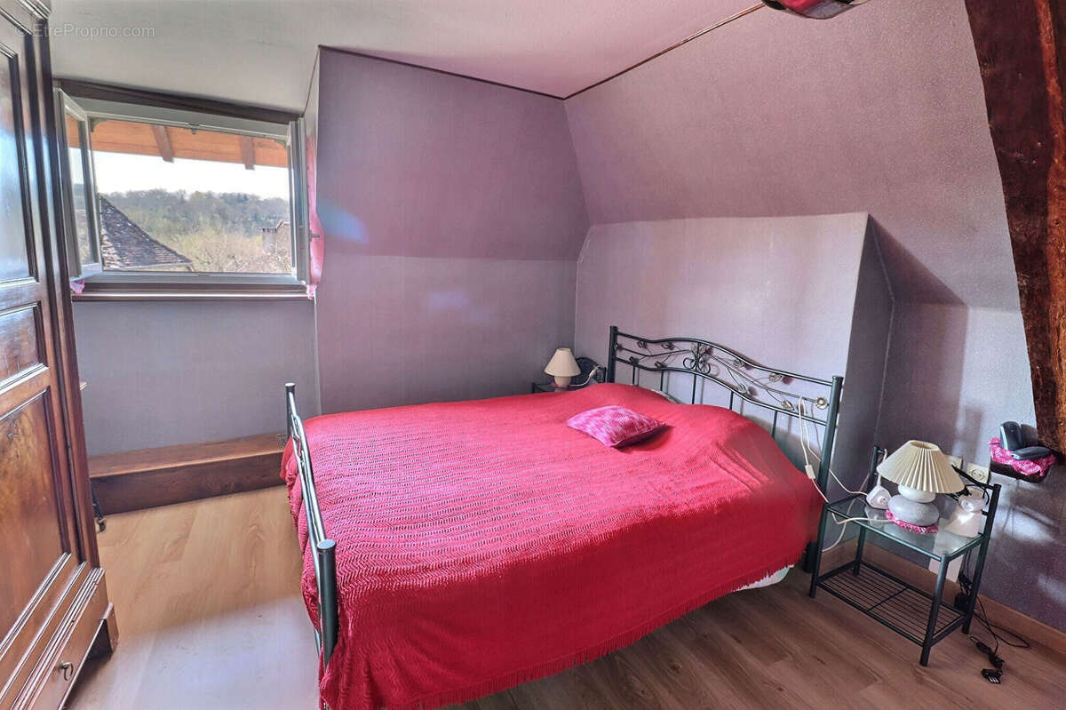 Maison à LISSAC-ET-MOURET