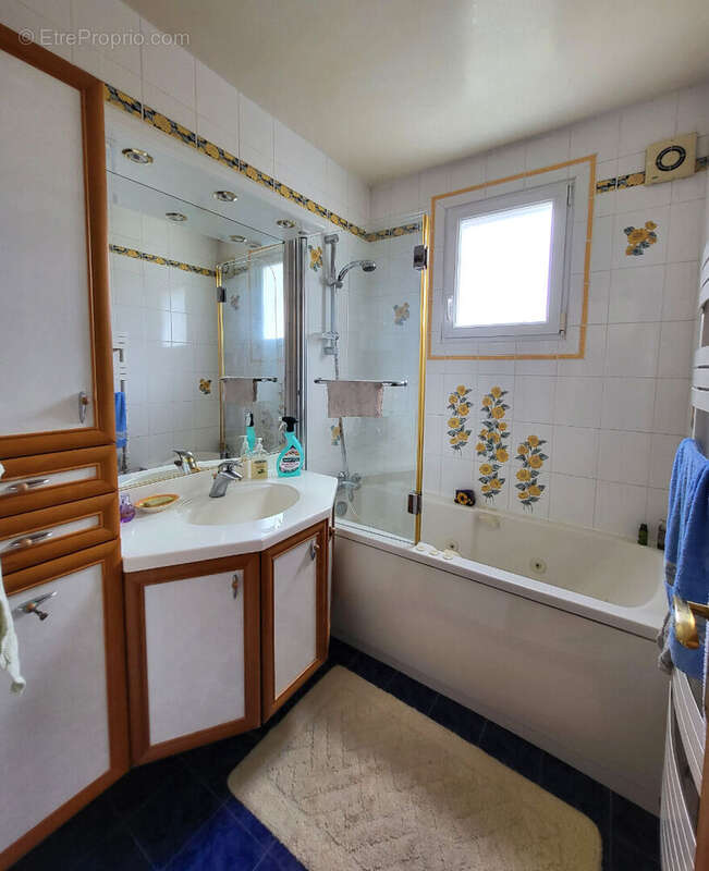 Maison à LES CLAYES-SOUS-BOIS