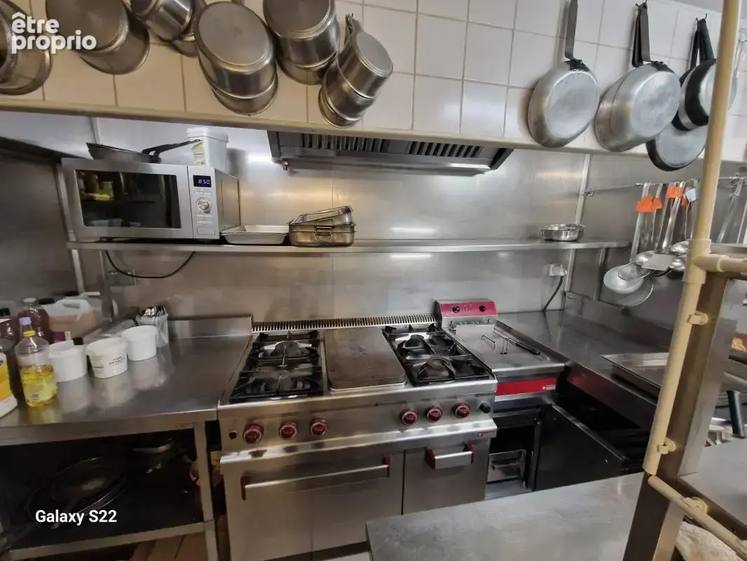 Murs de restaurant et 3 appartements T3 - photo 9