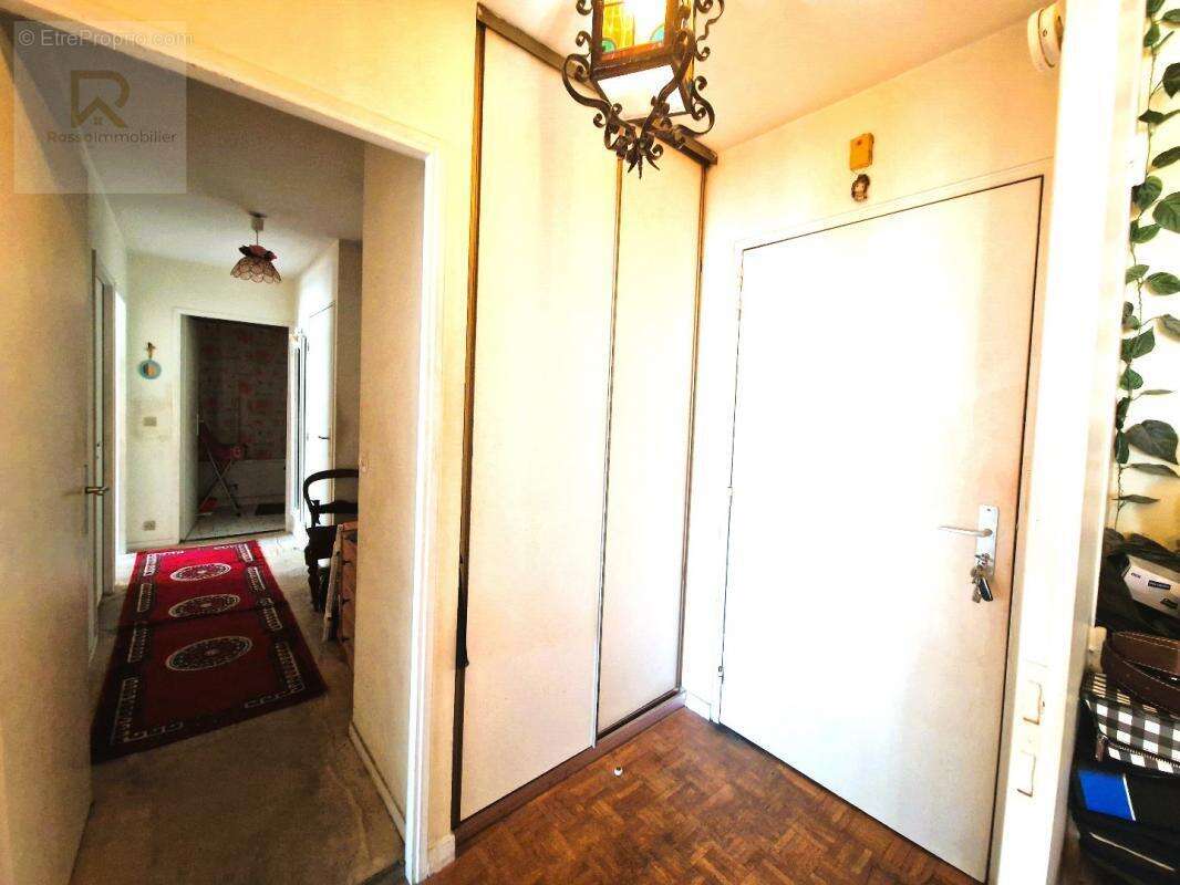 Appartement à COURBEVOIE