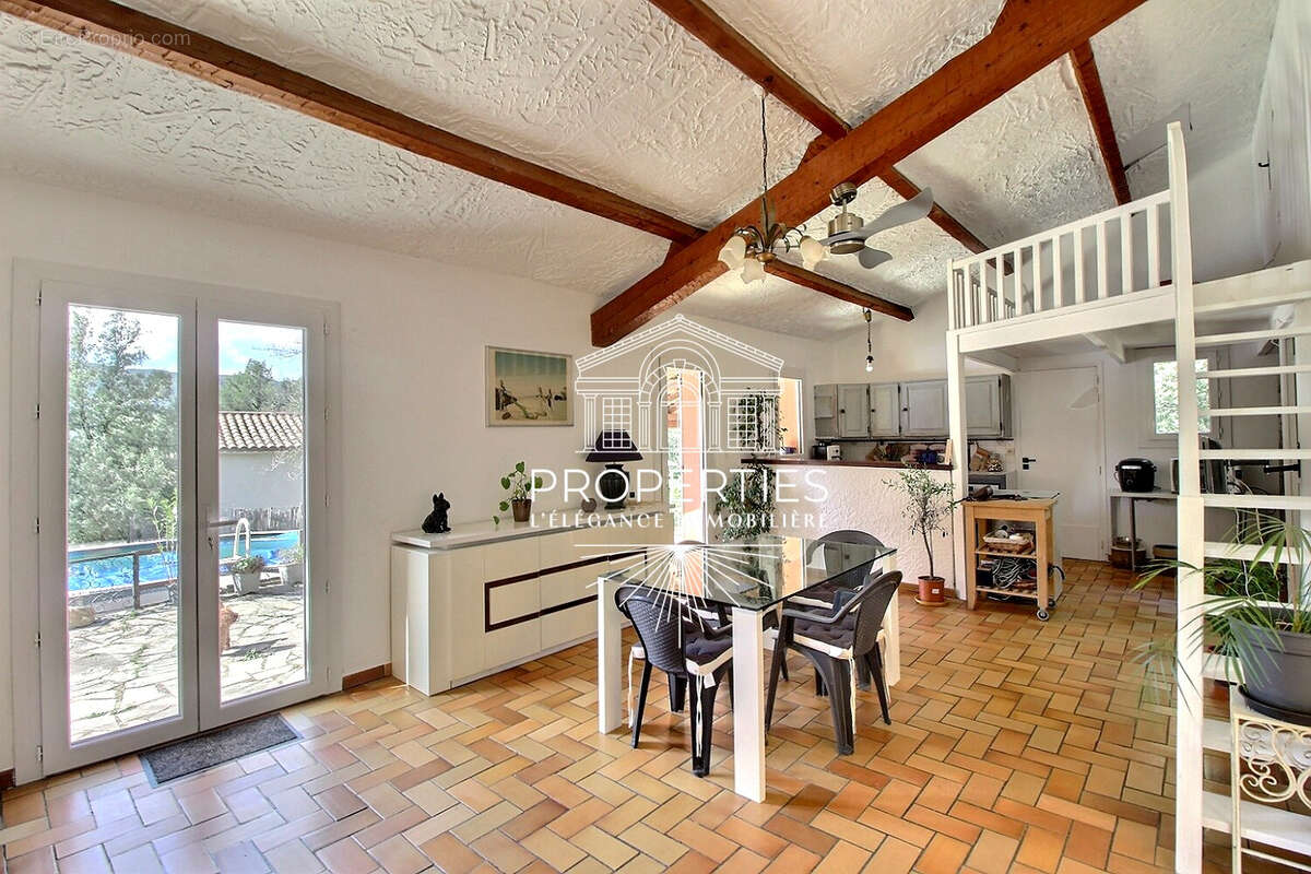 La roquebrussanne - maison - 144m² - plain-pied - environnement calme et verdoyant - photo 5