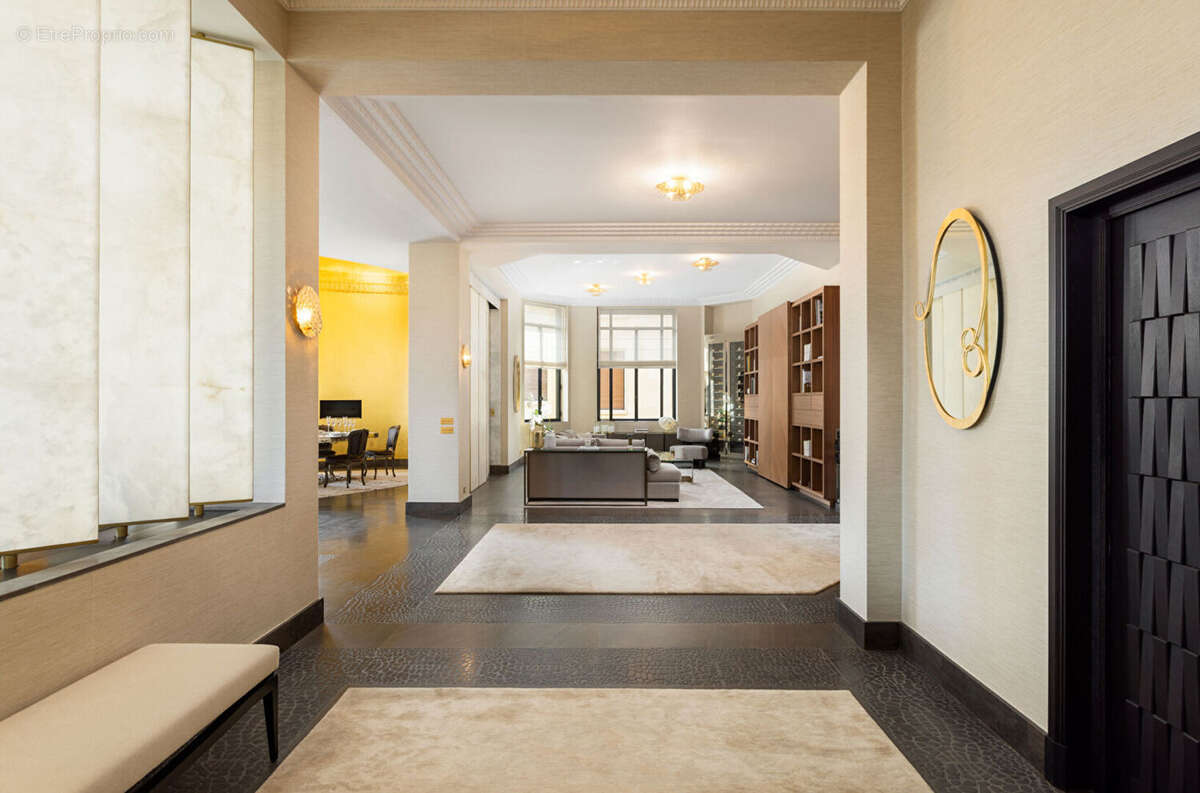 Appartement à PARIS-16E