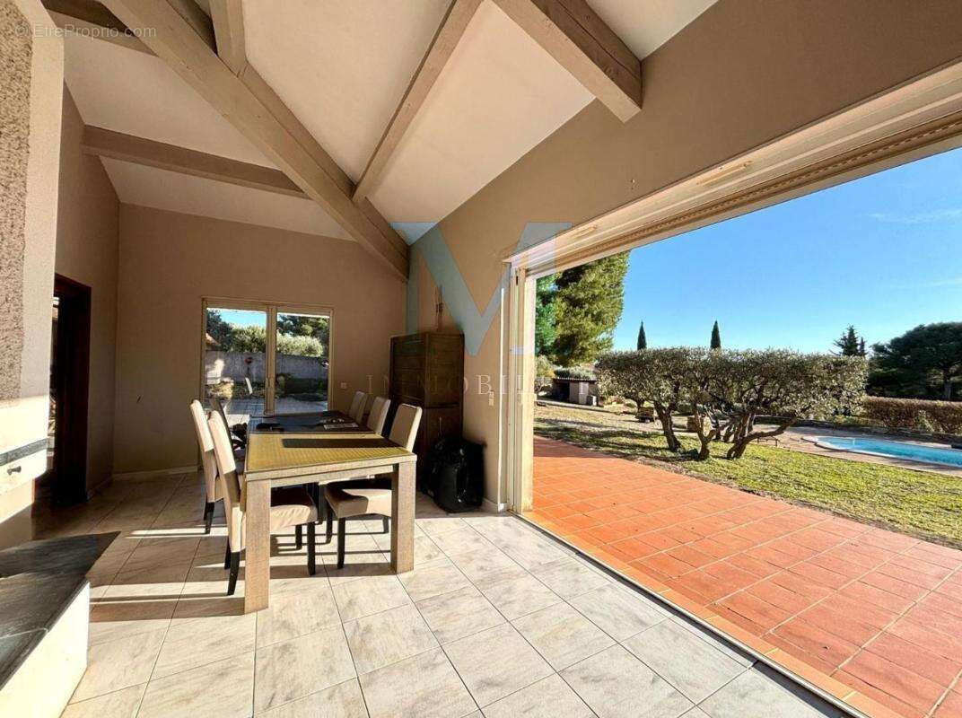 La Cadière-d’Azur À quelques minutes des plages : Magnifique maison de plain-pied de 177 m², lumineuse et sans vis-à-vis - photo 15