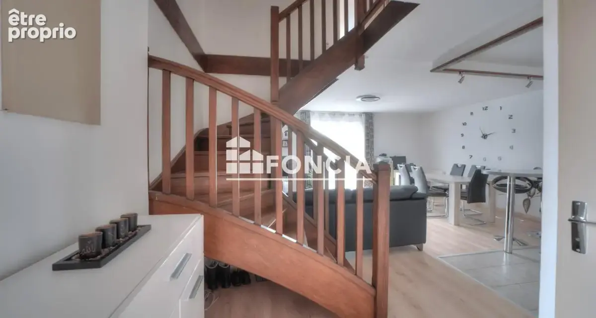 Thoiry – Duplex T4 de 79 m² avec entrée indépendante, balcon et garage - photo 4