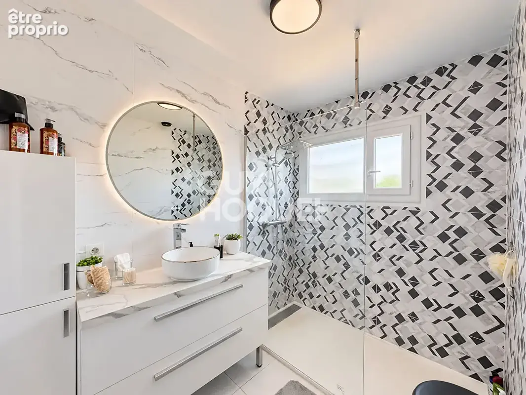 LUZINAY Maison individuelle  au coeur du village - photo 11