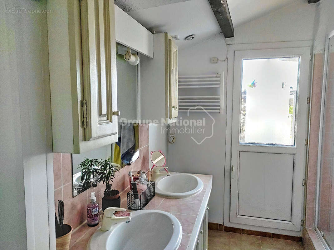 Courthezon - exclusivite intra muros au calme . maison 3 chambres - garage - photo 3