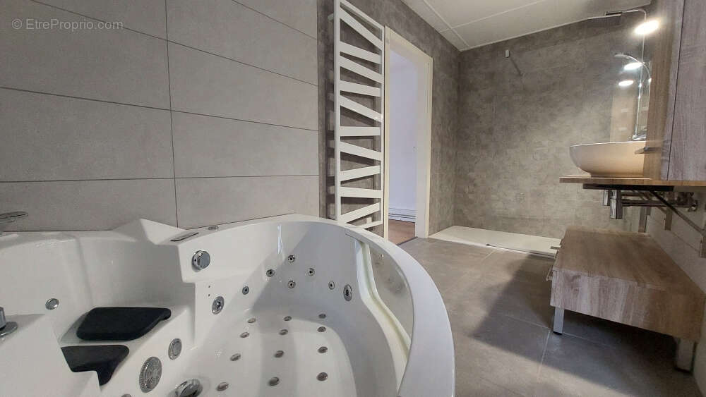 Maison à PONT-DE-ROIDE