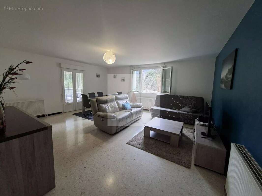 Maison à LE COLLET-DE-DEZE