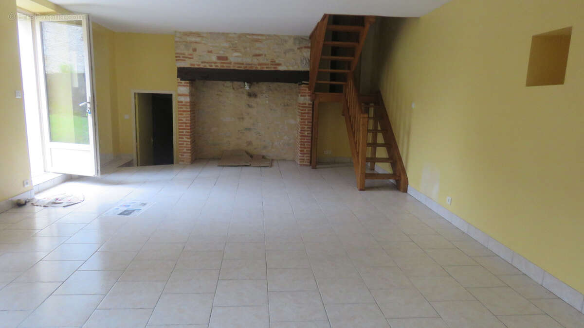 Ensemble immobilier de 2 maisons (en pierres et mitoyennes) avec une grange (en pierres) Secteur SAINT RAPHAEL - photo 23
