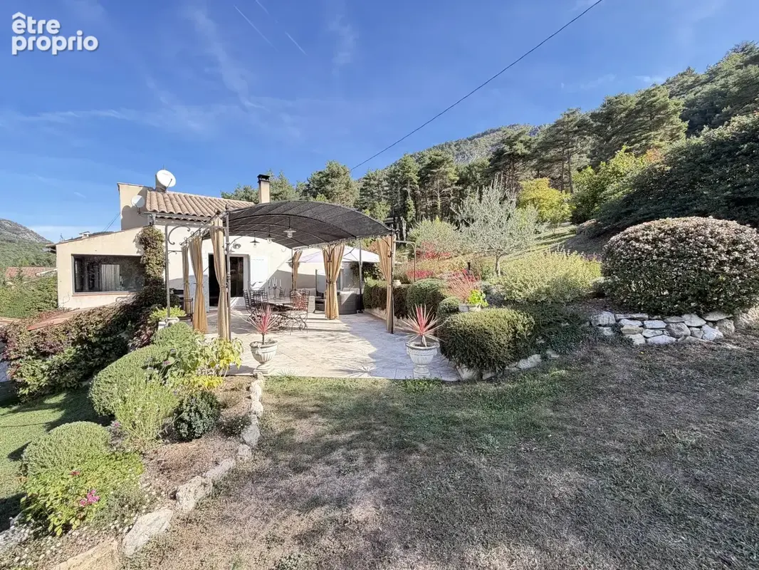 LA BASTIDE – Une propriété pleine de charme dans un écrin de verdure – 395 000 € - photo 1