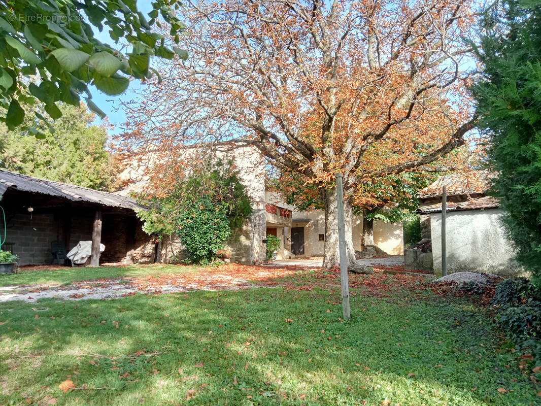 Maison à CHARMES-SUR-RHONE