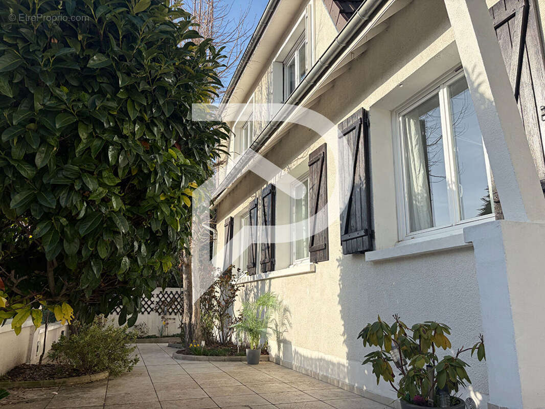 Maison à MORANGIS