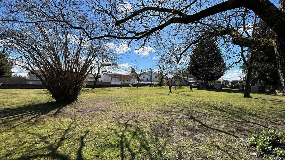 Terrain à LEZOUX