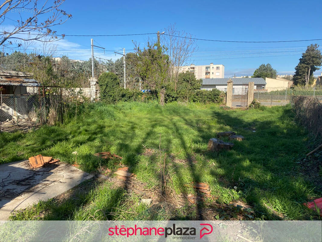 Terrain à PONT-SAINT-ESPRIT