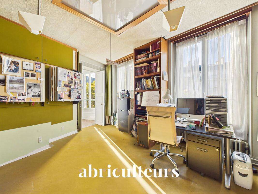 Vaste appartement de charme,  Élégance parisienne – 130 m², 5 pièces - Paris 10 (Porte Saint-Denis) - photo 6