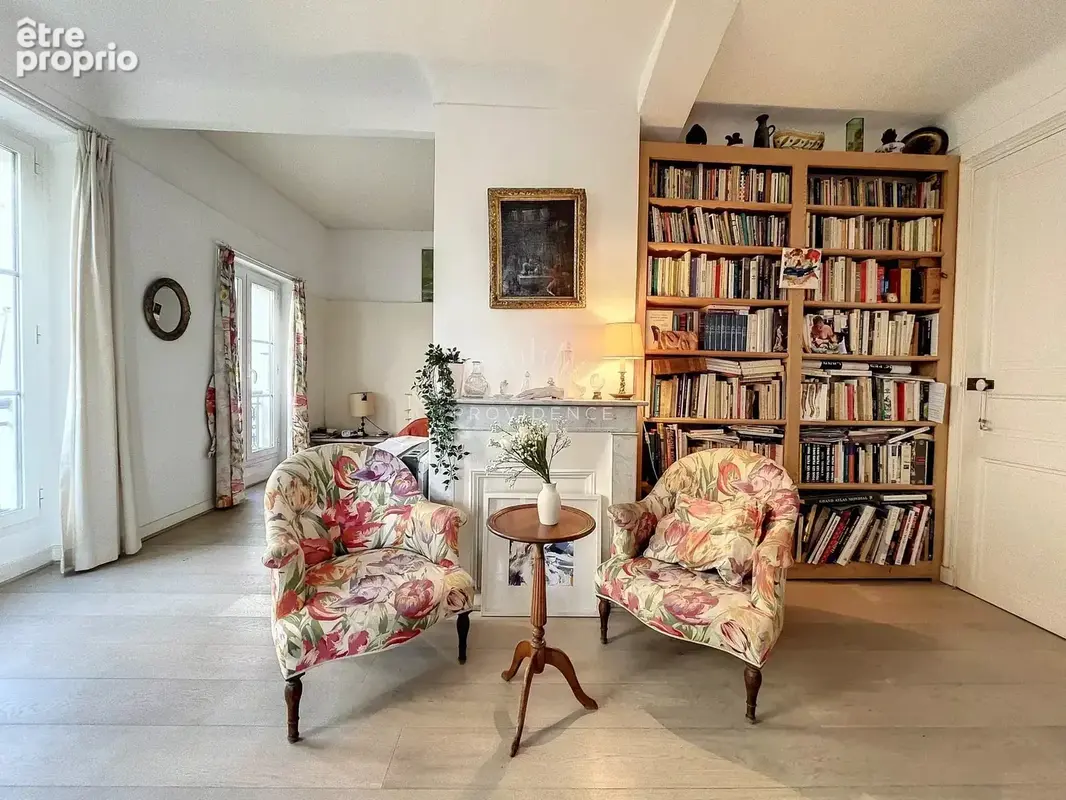 Appartement 4 pièces de 140 m² - Bourgeois avec potentiel, Cannes Centre - photo 7