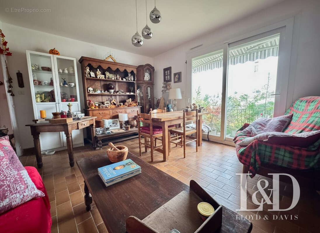 Salle à manger très lumineuse - Maison à ROMANS-SUR-ISERE