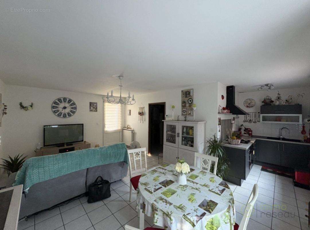 Appartement à SAINT-DONAT-SUR-L'HERBASSE