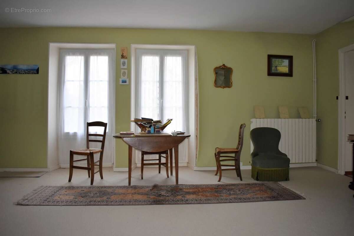 Belle et grande maison familiale à rafraîchir - photo 7