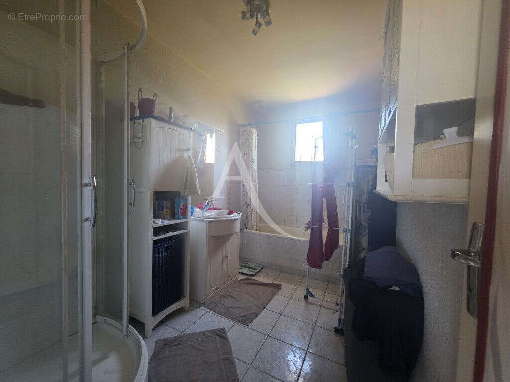 En vente - sury pres lere - 15 mn cosne sur loire, 2 h 30 paris  maison plain pied 2 chambres terrain - photo 6