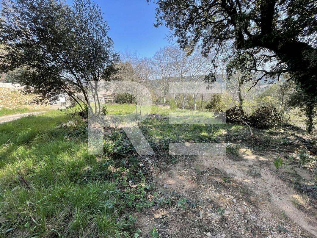 Terrain à BAGNOLS-SUR-CEZE