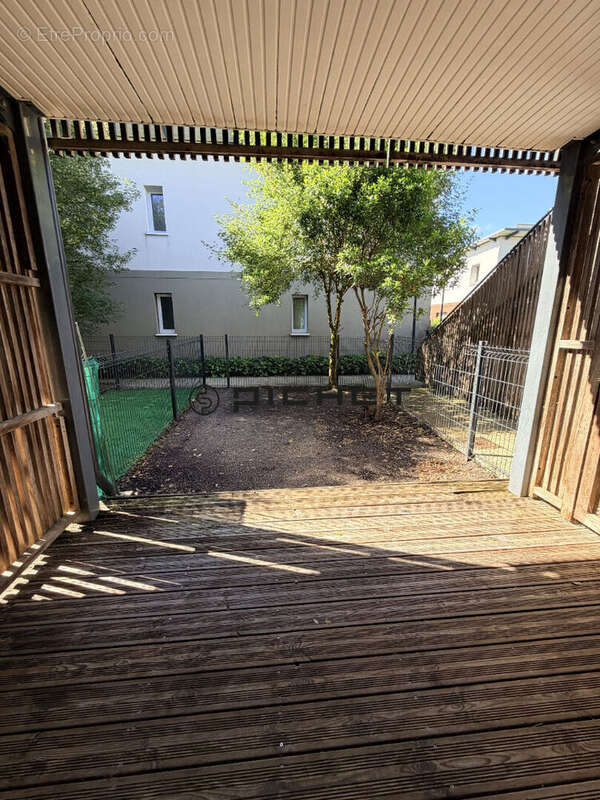 Appartement à SAINT-JEAN-D'ILLAC