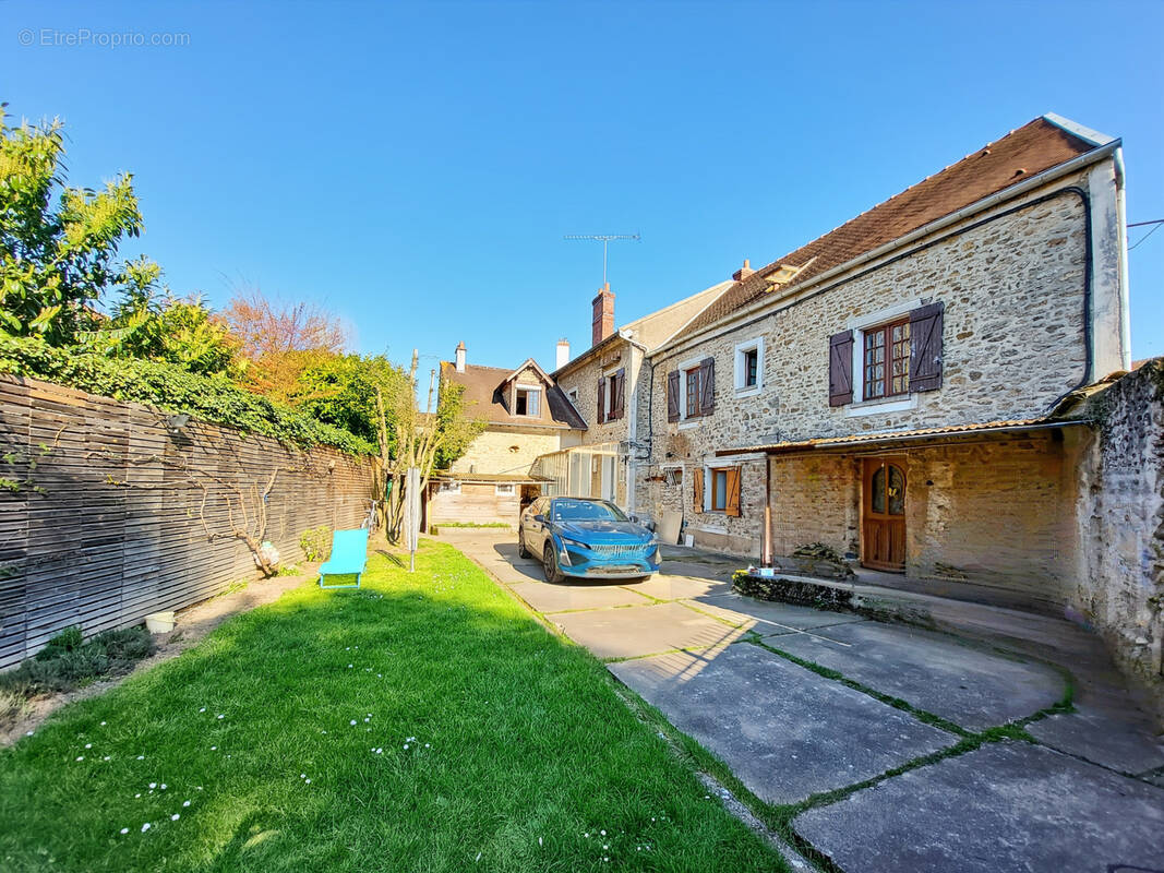 Maison à BOURAY-SUR-JUINE