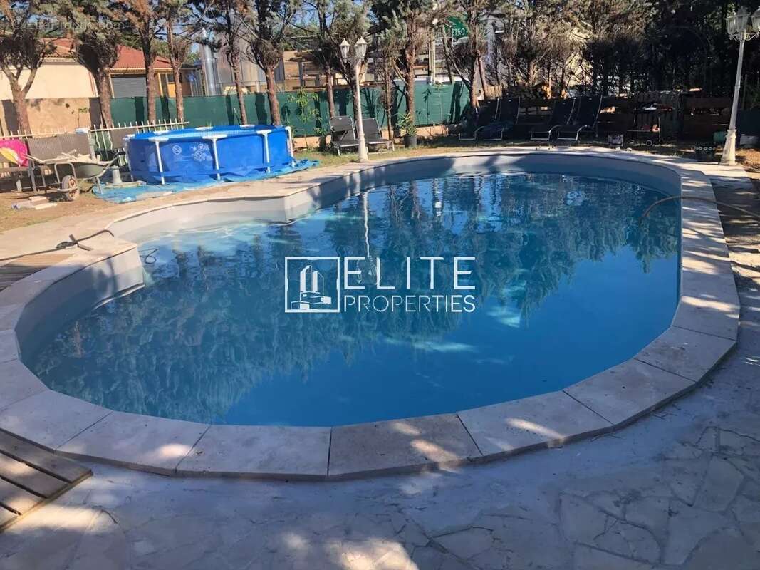 Commerce à TOURRETTES