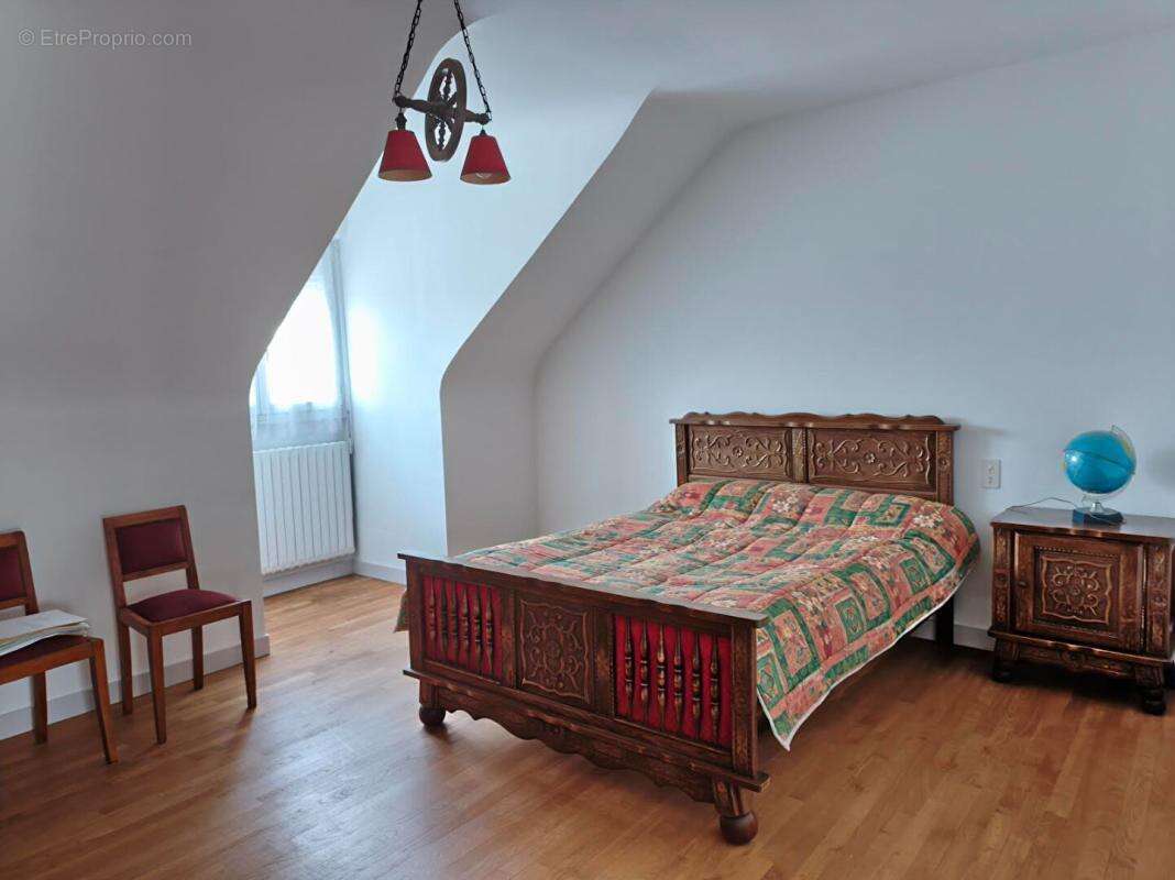 Maison à CHATEAUNEUF-DU-FAOU