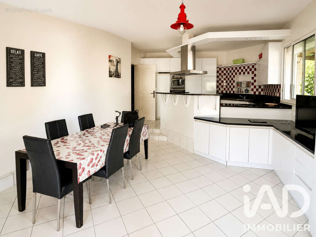 Maison 308 m² à Ares  - photo 4
