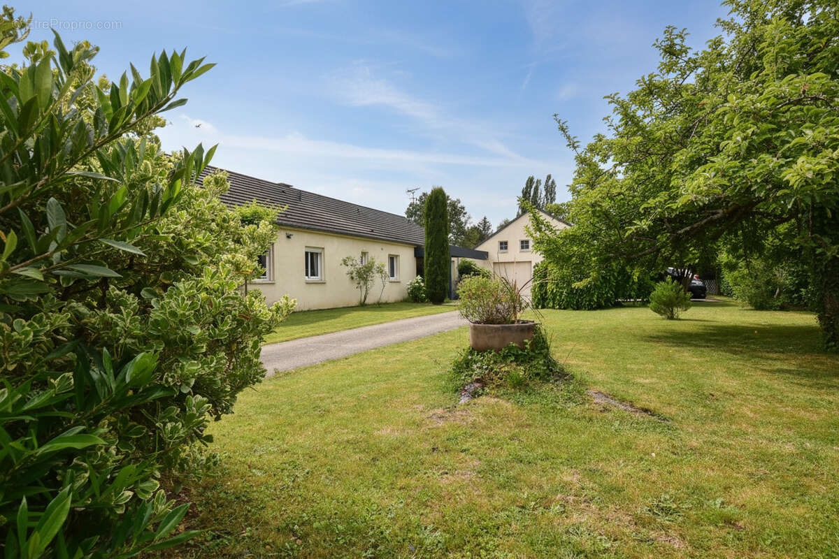 Maison à LES ESSARTS-LE-ROI