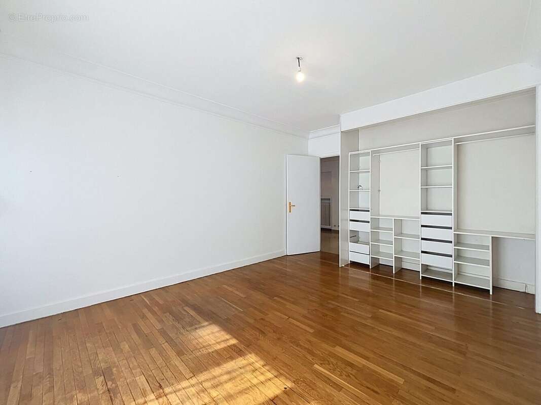 dressing chambre 2 ouvrant sur balcon