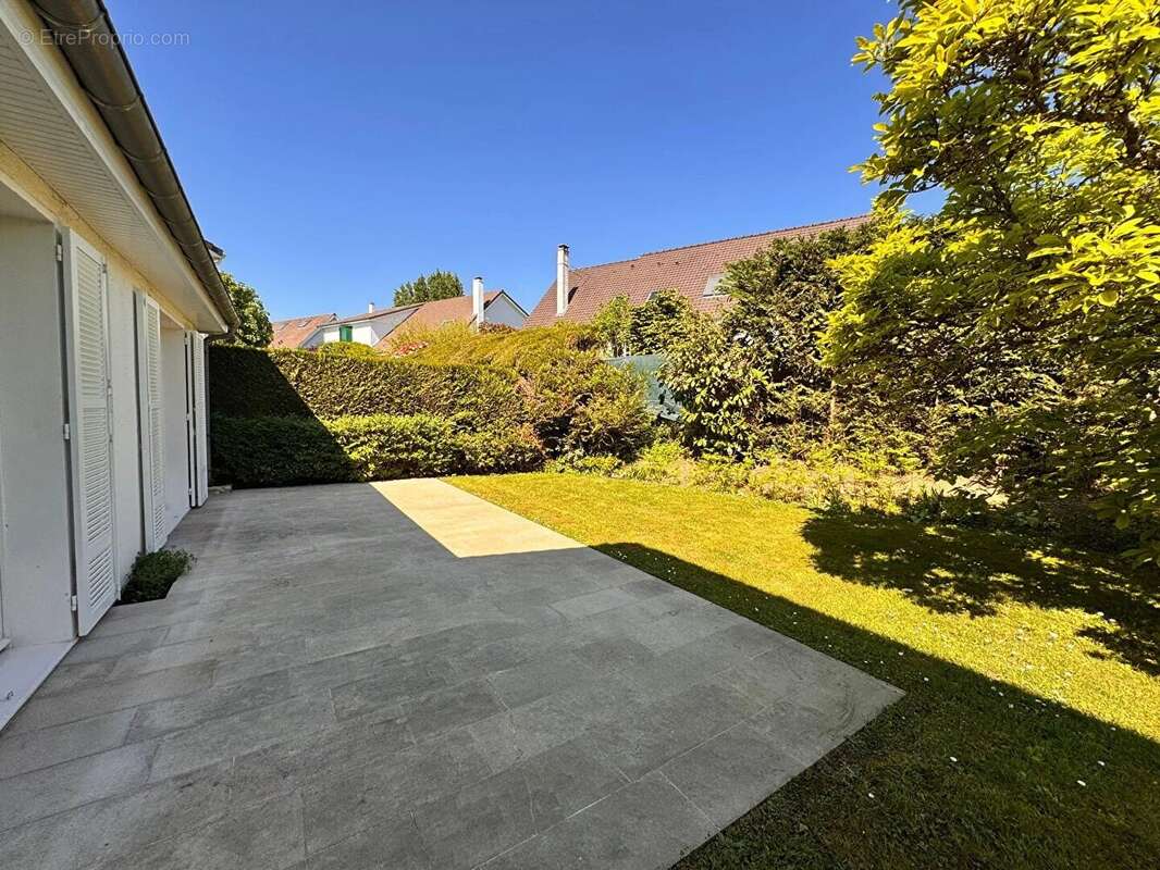 Maison à SAINT-NOM-LA-BRETECHE