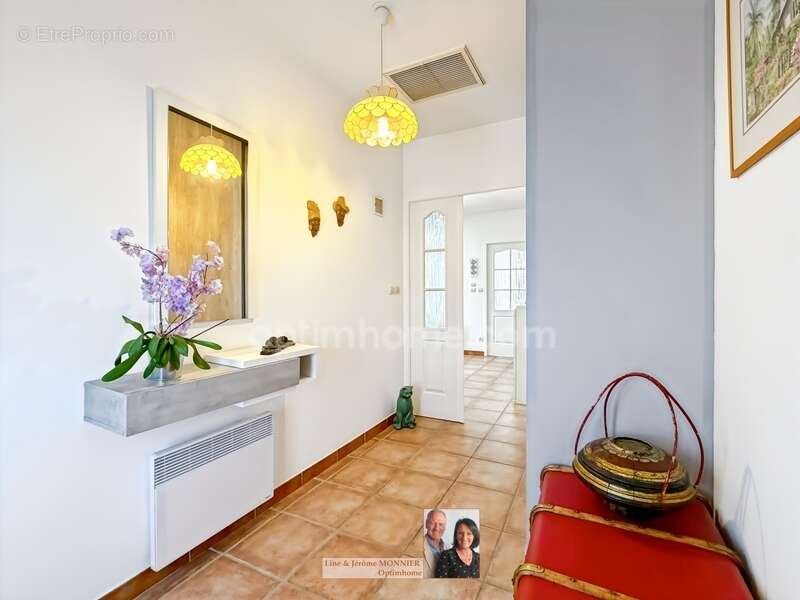 EXCLUSIVITE Montesquieu des Albères Villa récente de 4 faces de plain-pied avec piscine chauffée et Vue sur les Albères - photo 11