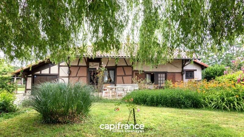Beaupont (01270), maison bressane de plain-pied à colombages d’environ 94 m² habitables, sur un terrain d’environ 1 161 m², avec - photo 2