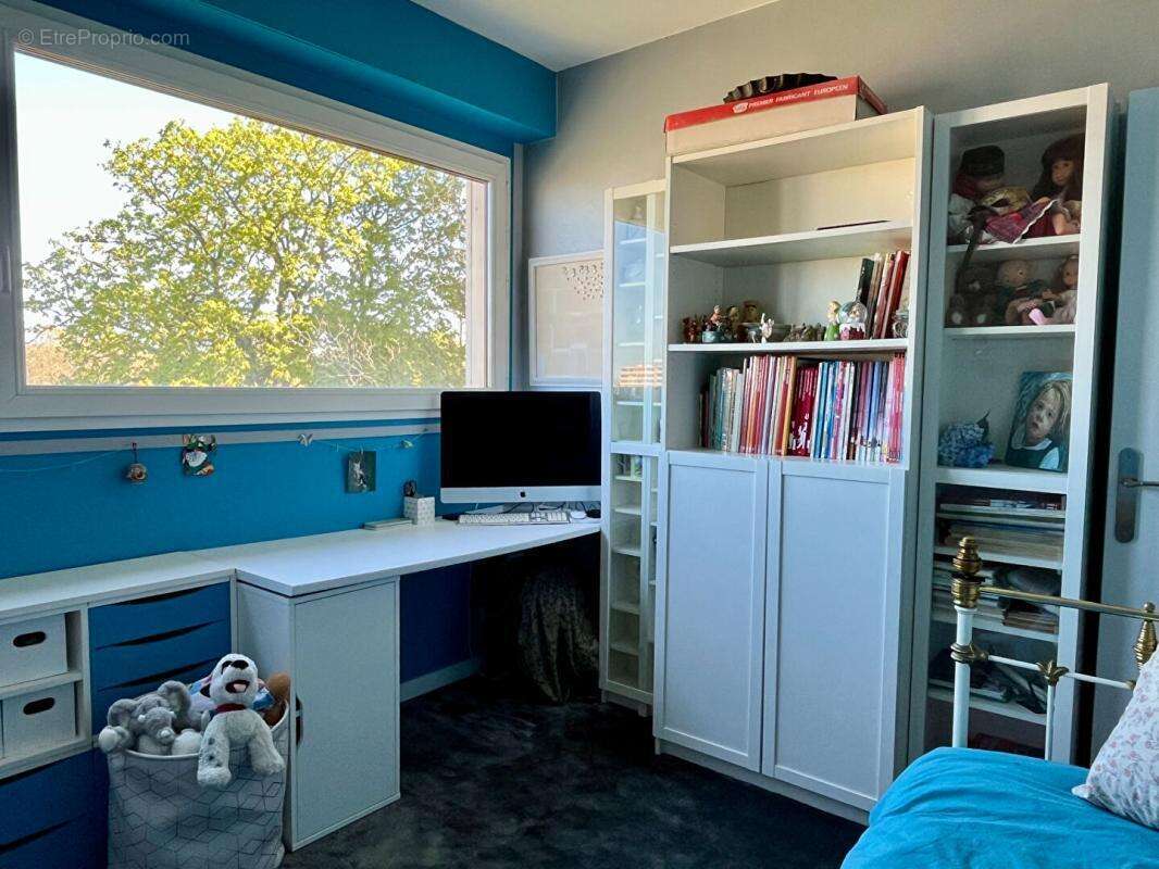 Appartement  de 111m², 3 chambres, balcon, 2 box et une cave - photo 10